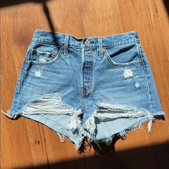 LEVI’S 501 Distressed Blue Denim Jean Shorts - Picture 10 of 11